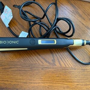 Bio Ionic Black and Gold Hair Straightener 1in